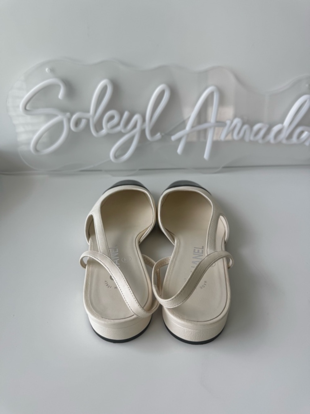 CHANEL Beige and Black Goatskin Slingback Flats - Picture 4 of 12